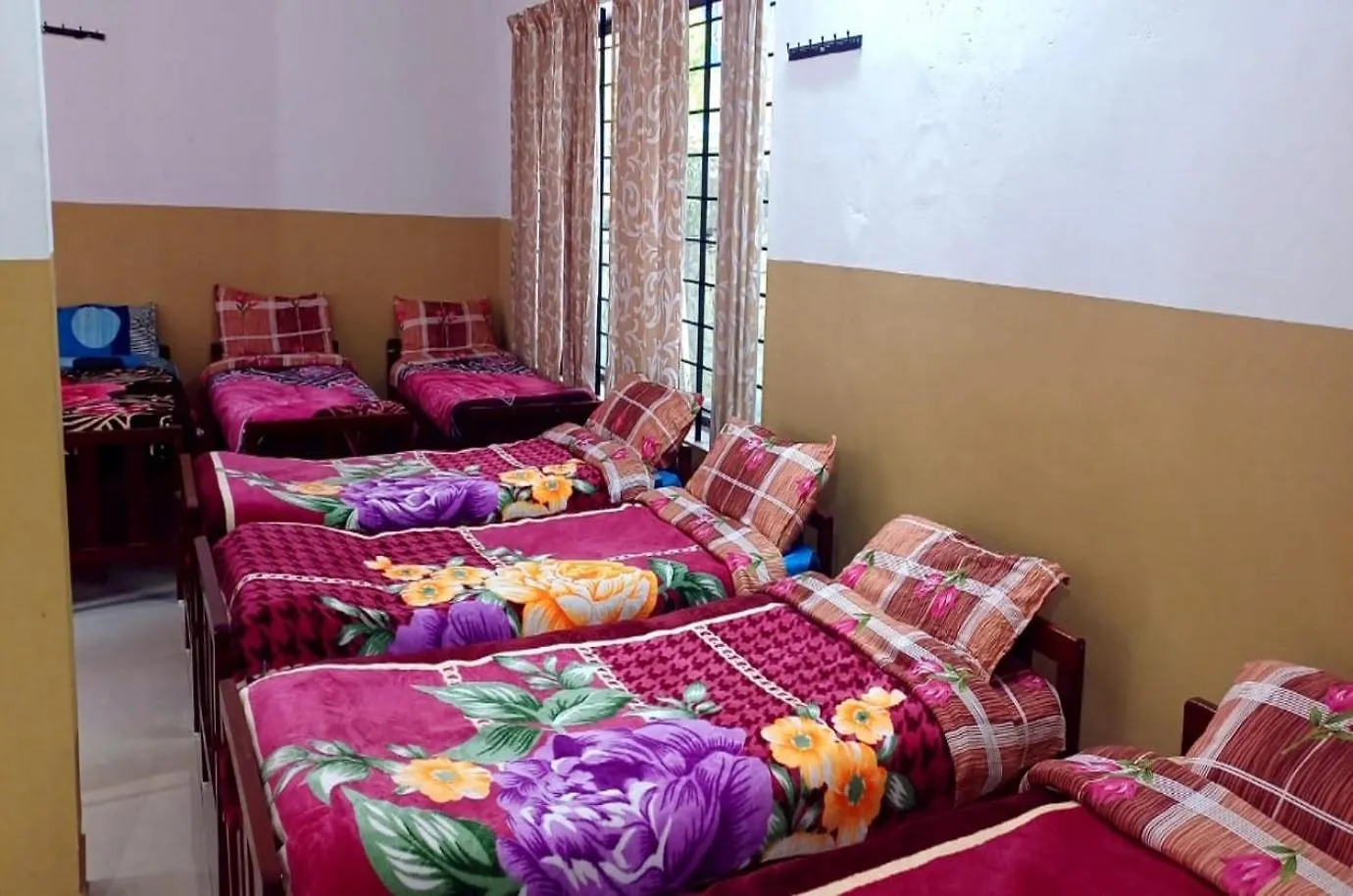 Ac Mist Hotel Munnar