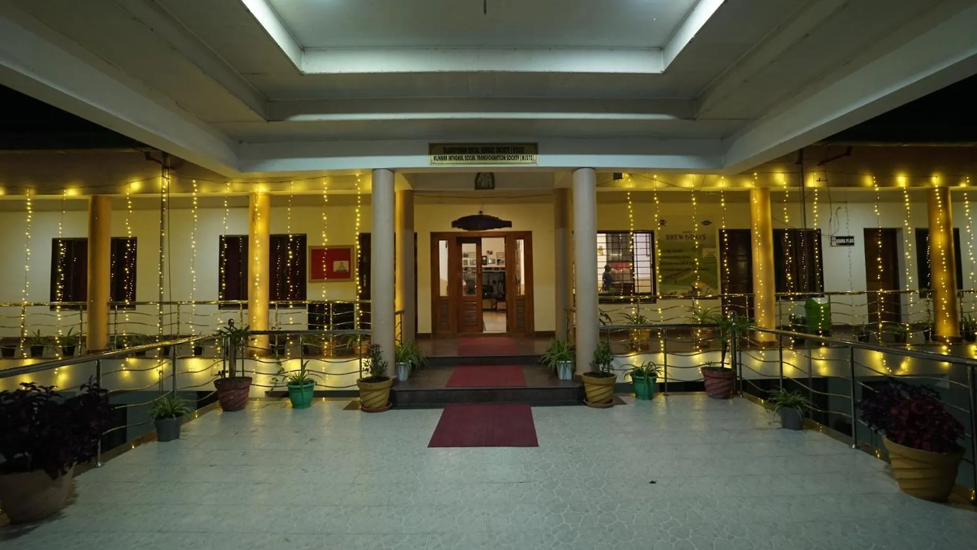 Ac Mist Hotel Munnar
