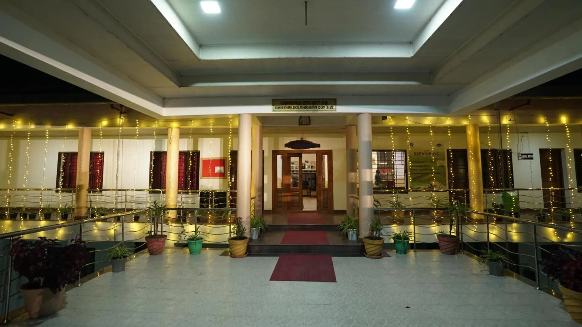 Ac Mist Hotel Munnar