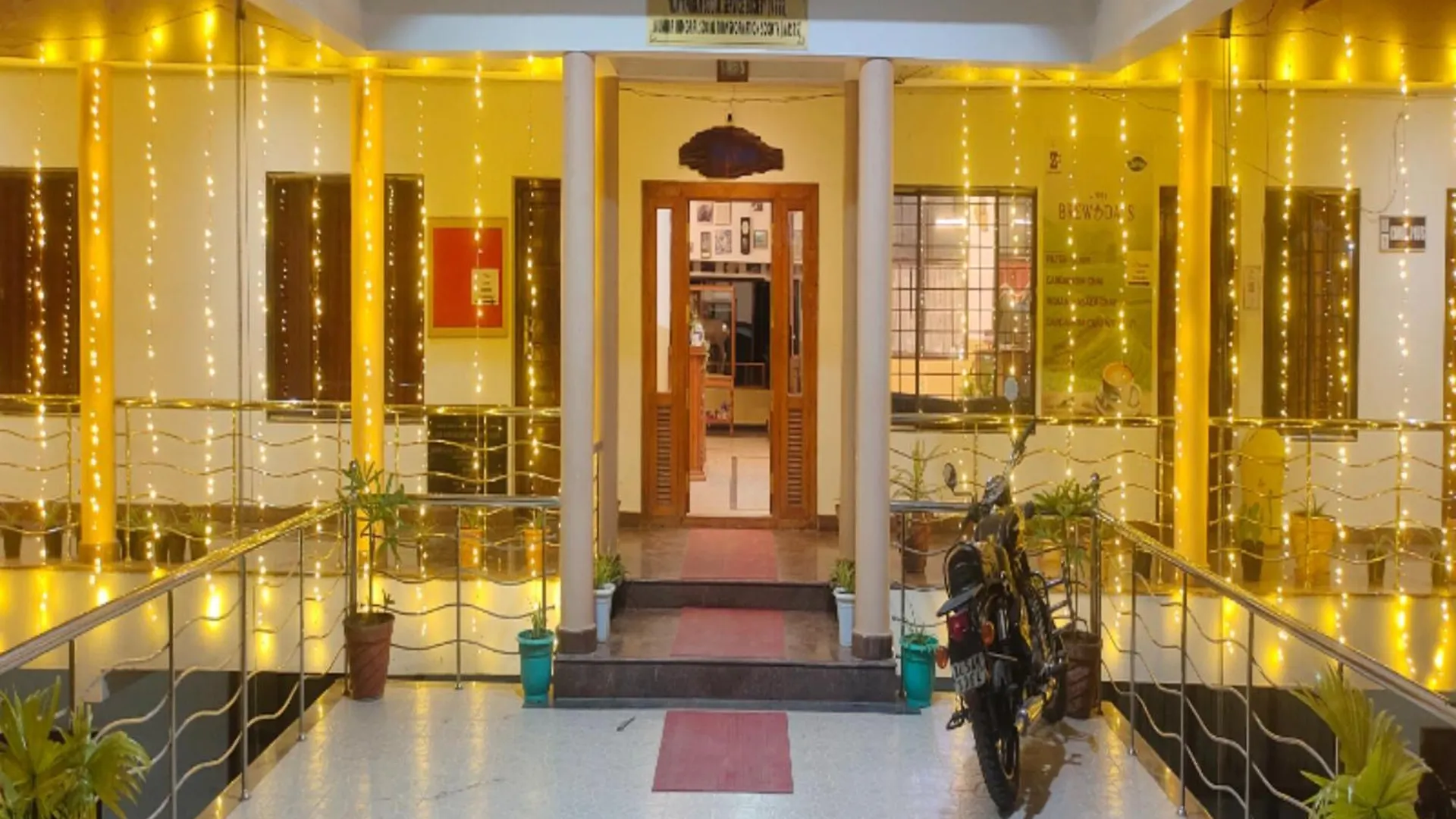 Ac Mist Hotel Munnar