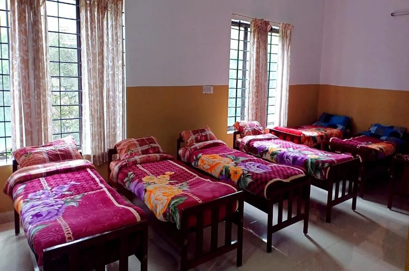 Ac Mist Hotel Munnar India