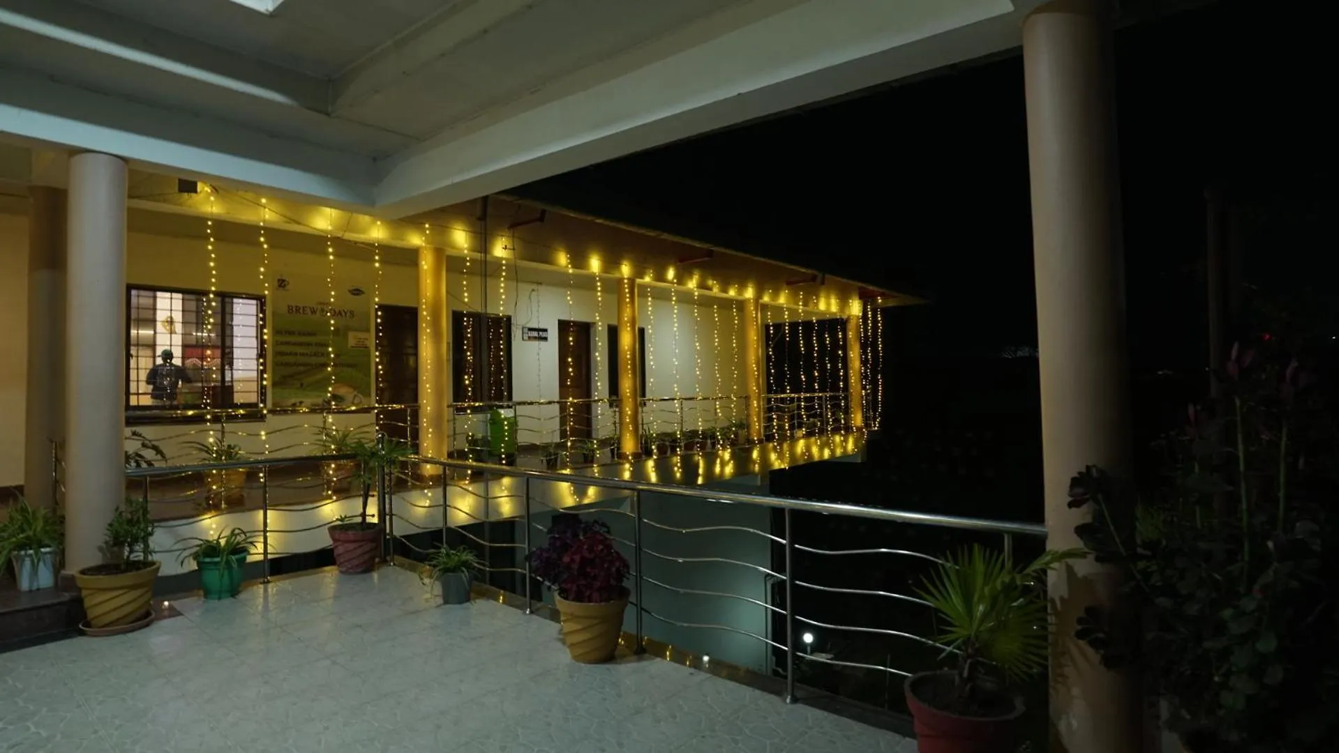 Ac Mist Hotel Munnar