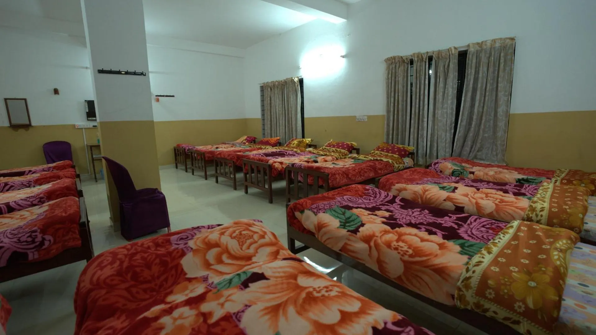 Ac Mist Hotel Munnar