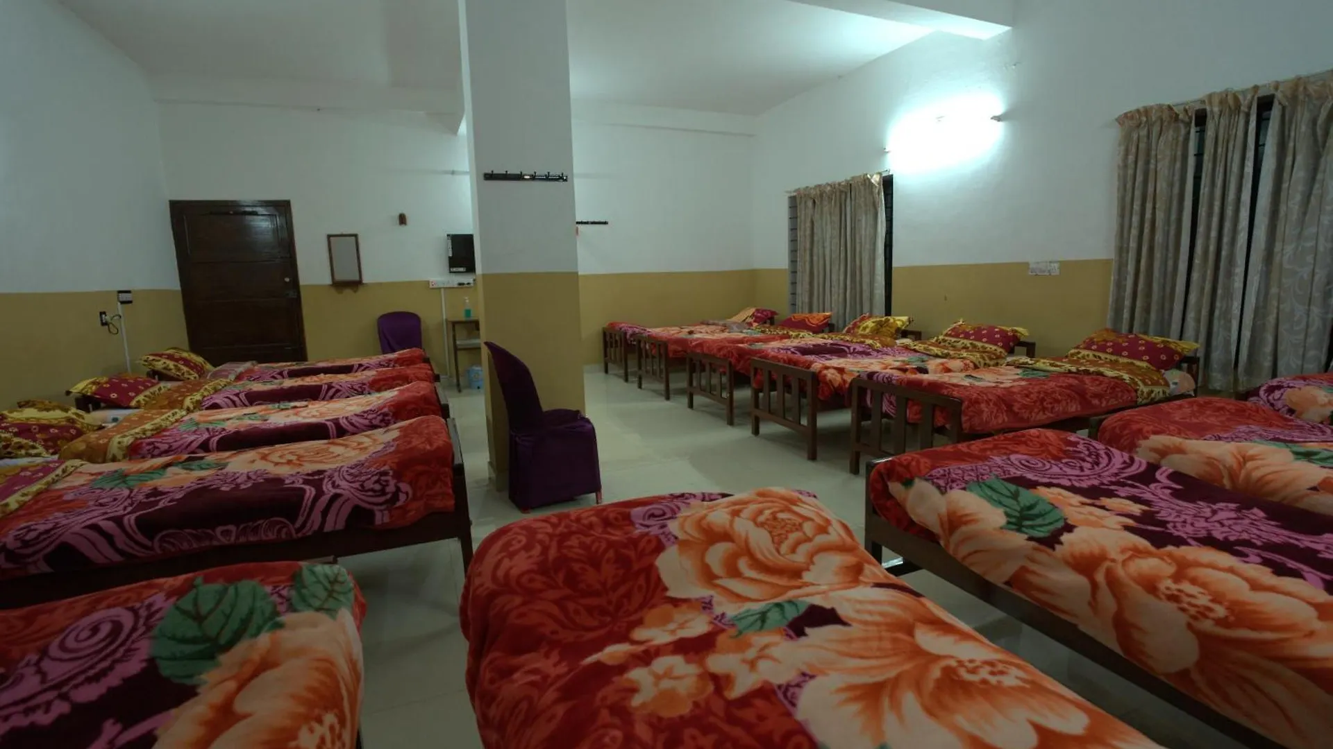 Ac Mist Hotel Munnar India