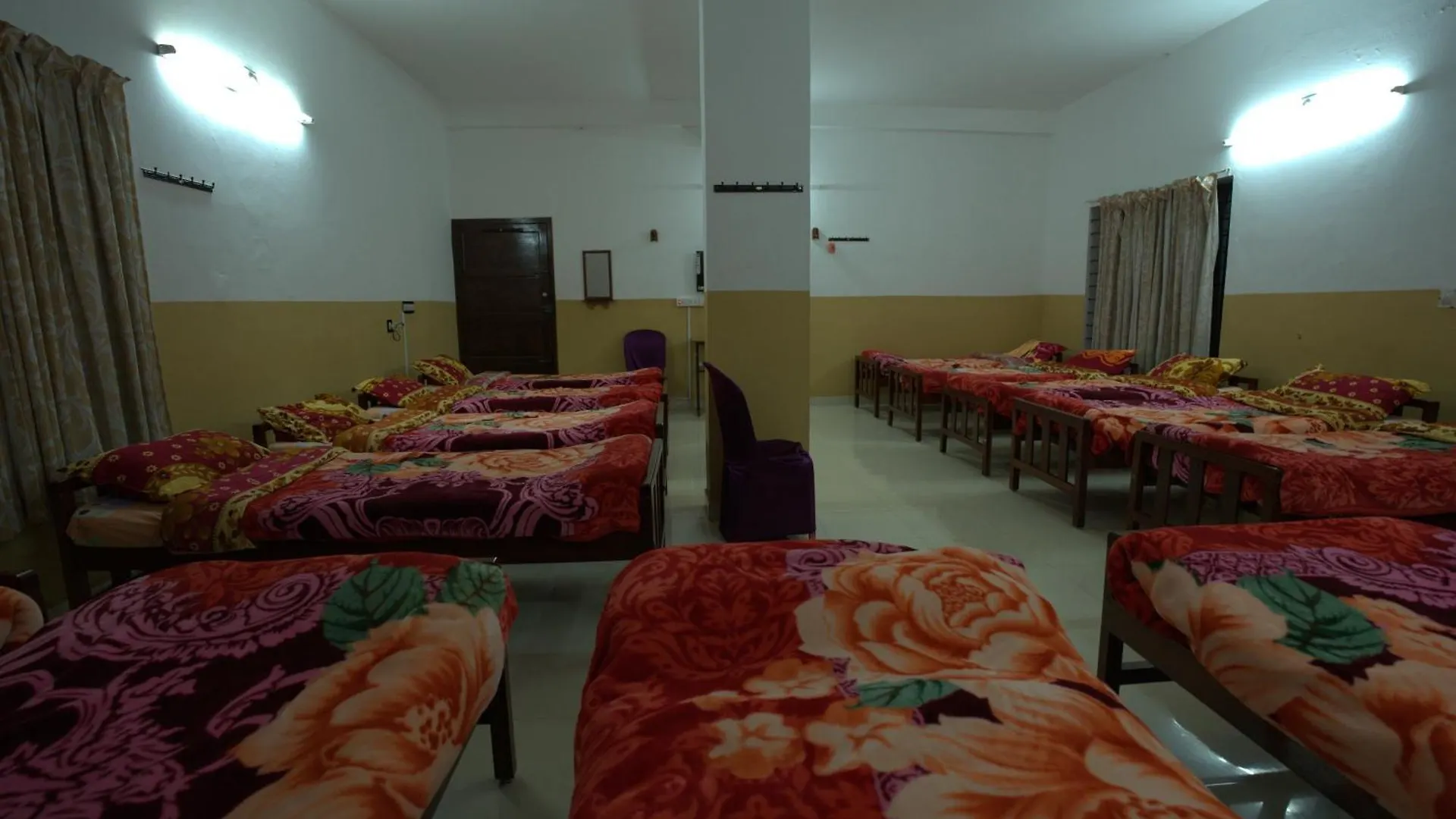 Ac Mist Hotel Munnar