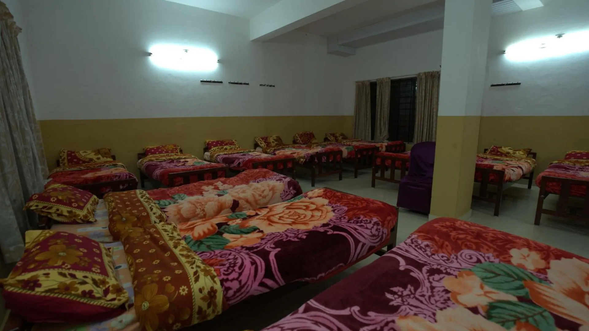 **  Ac Mist Hotel Munnar India