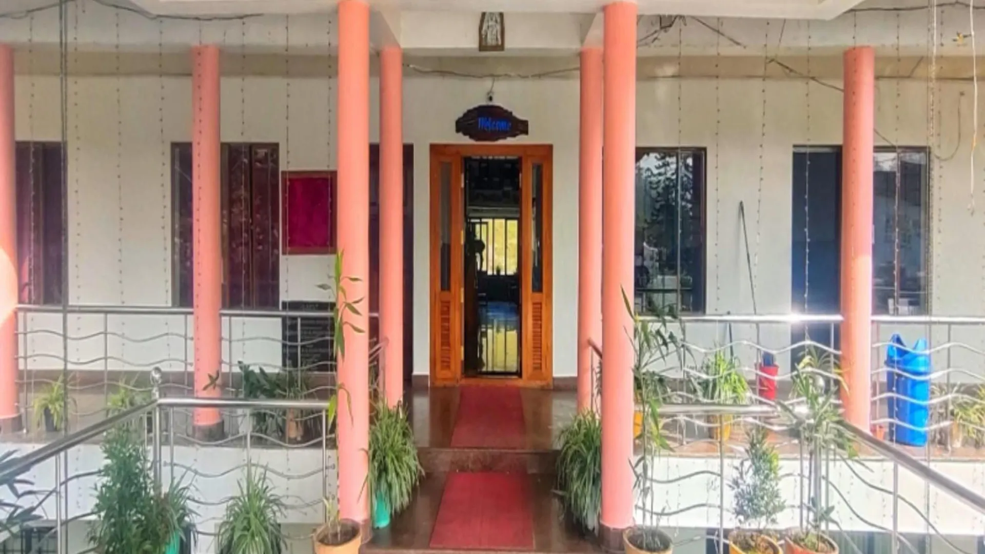 Ac Mist Hotel Munnar