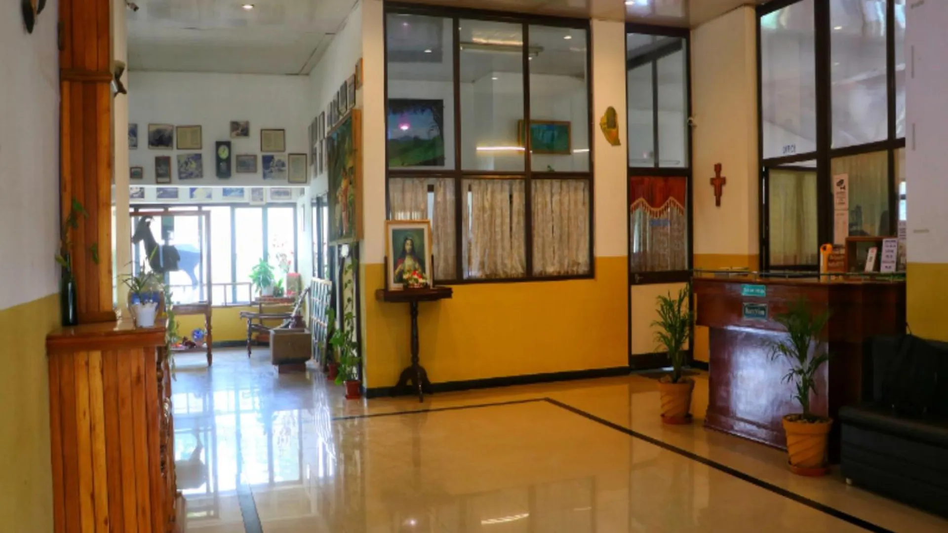 Ac Mist Hotel Munnar
