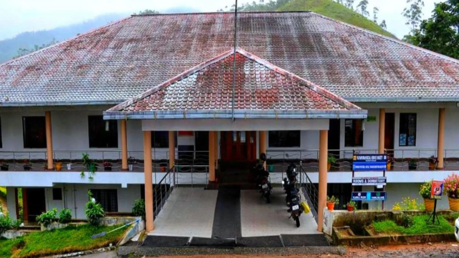 Ac Mist Hotel Munnar